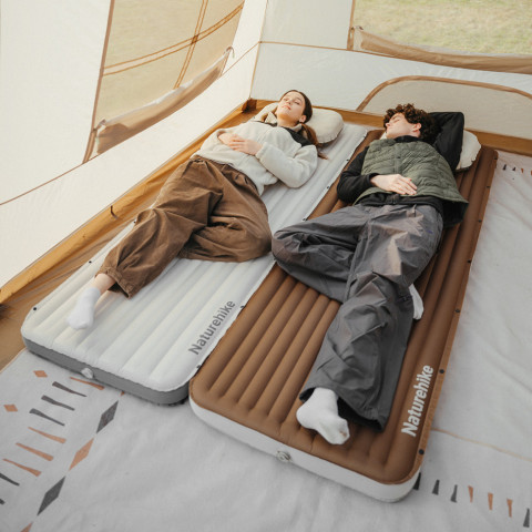 Матрац туристичний надувний одномісний Naturehike CNK2450WS035, 198х68х9.5 см, коричневий із вбудованою помпою для надування