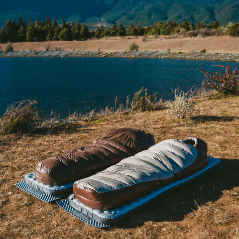 Спальник з натуральним пухом Naturehike Snowbird CNK2550WS014, p-р M, коричневий 400 г